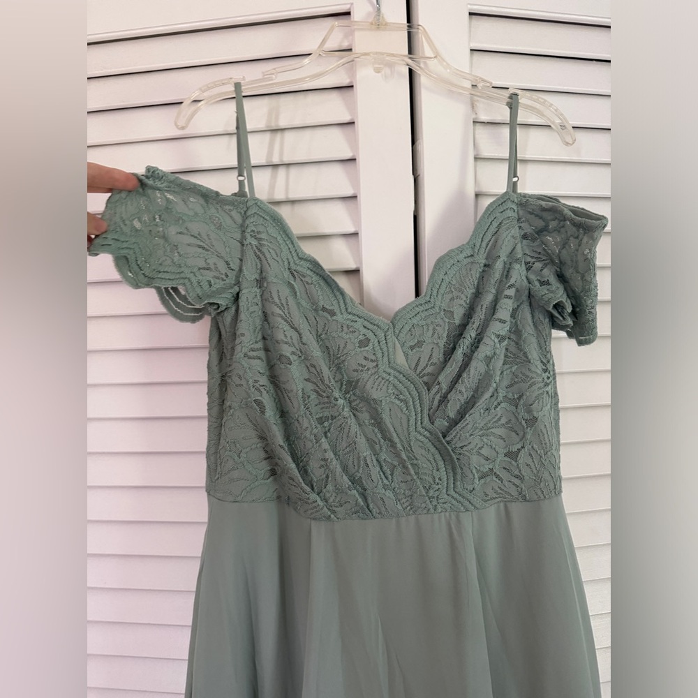 David’s bridal Bridesmaids dress size 4 Sage green - Picture 3 of 9